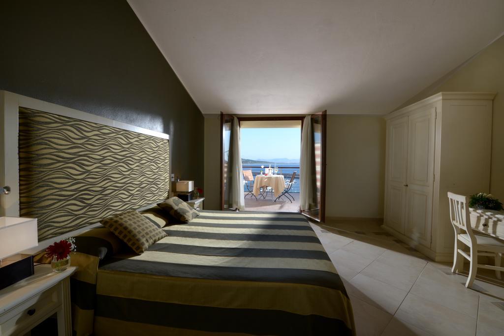 Hotel Corallo Isola Rossa Exterior photo
