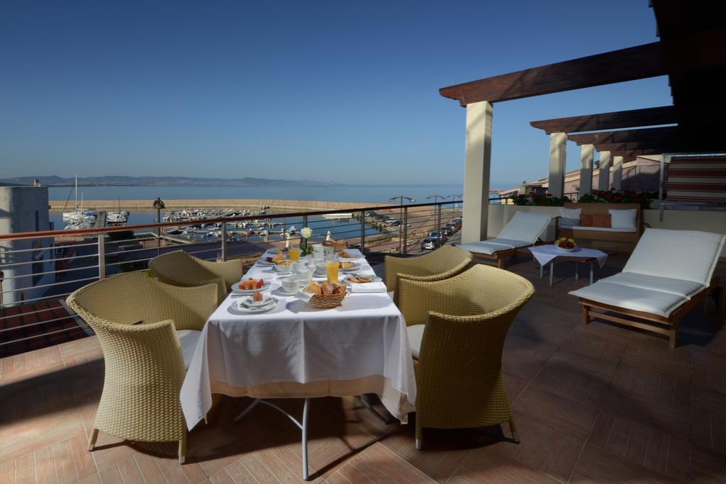 Hotel Corallo Isola Rossa Exterior photo