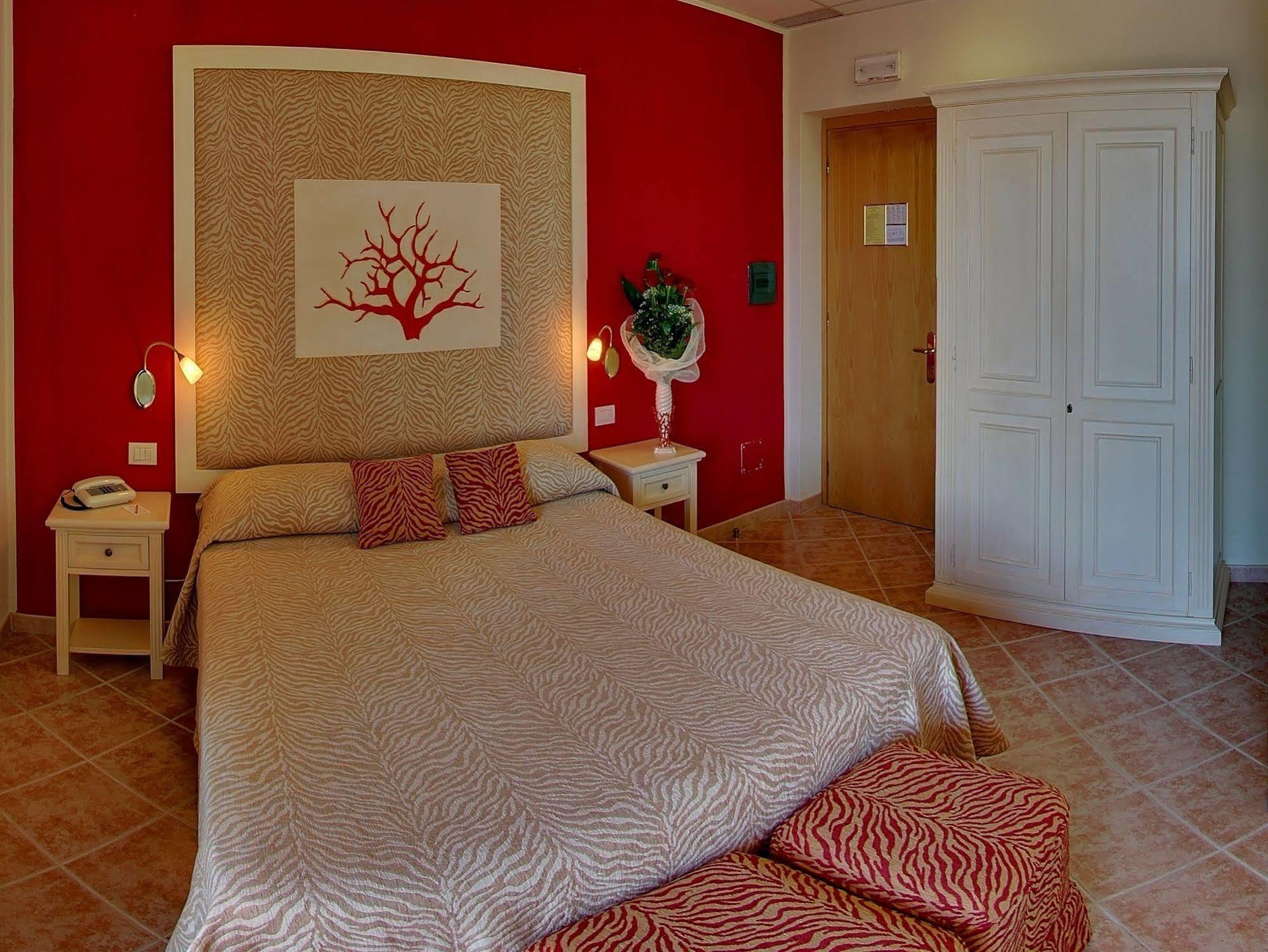 Hotel Corallo Isola Rossa Exterior photo