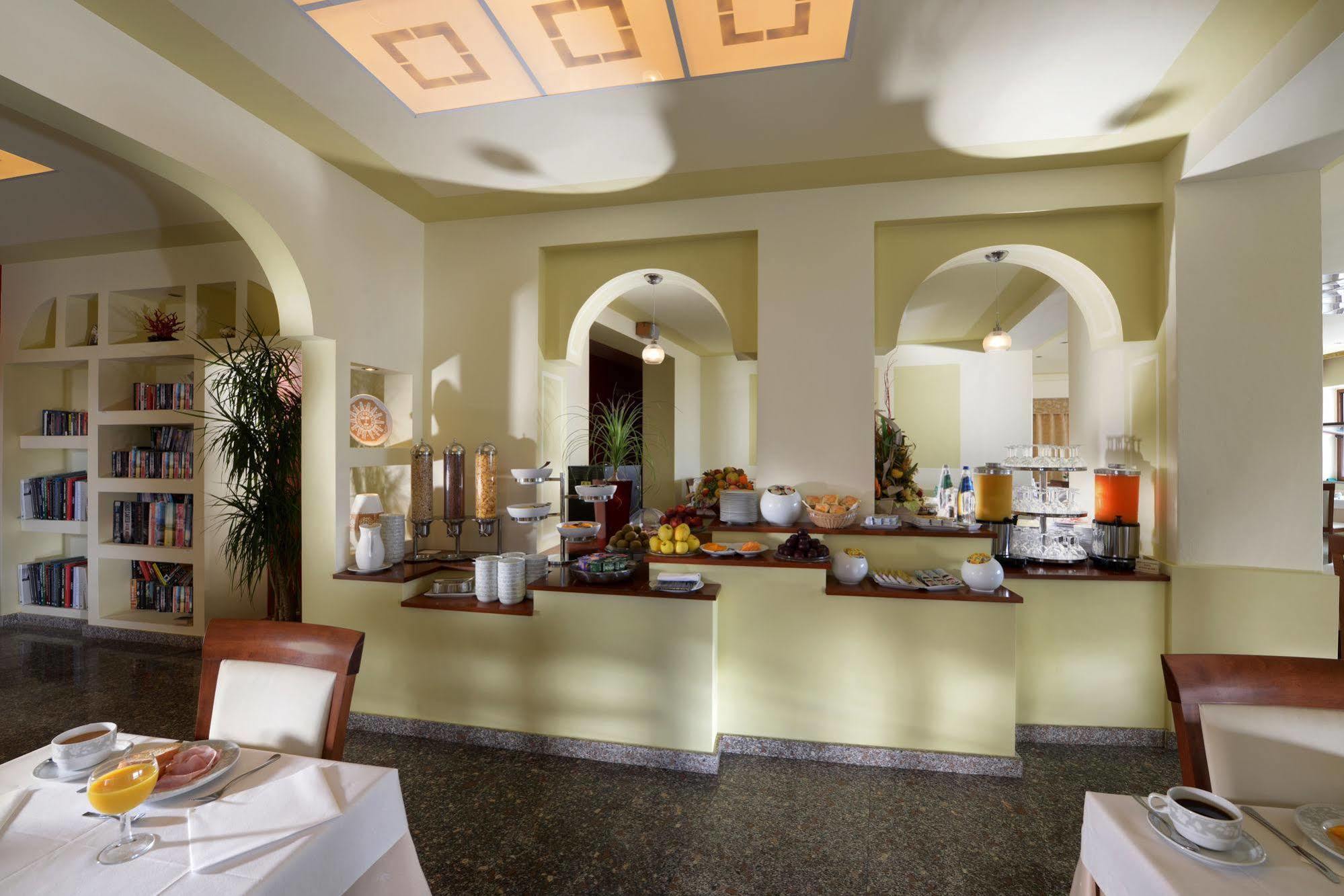 Hotel Corallo Isola Rossa Exterior photo