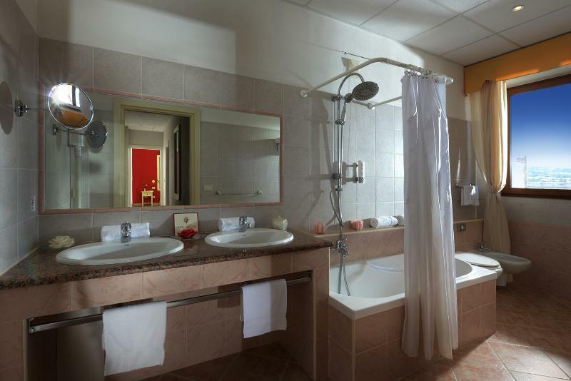 Hotel Corallo Isola Rossa Exterior photo