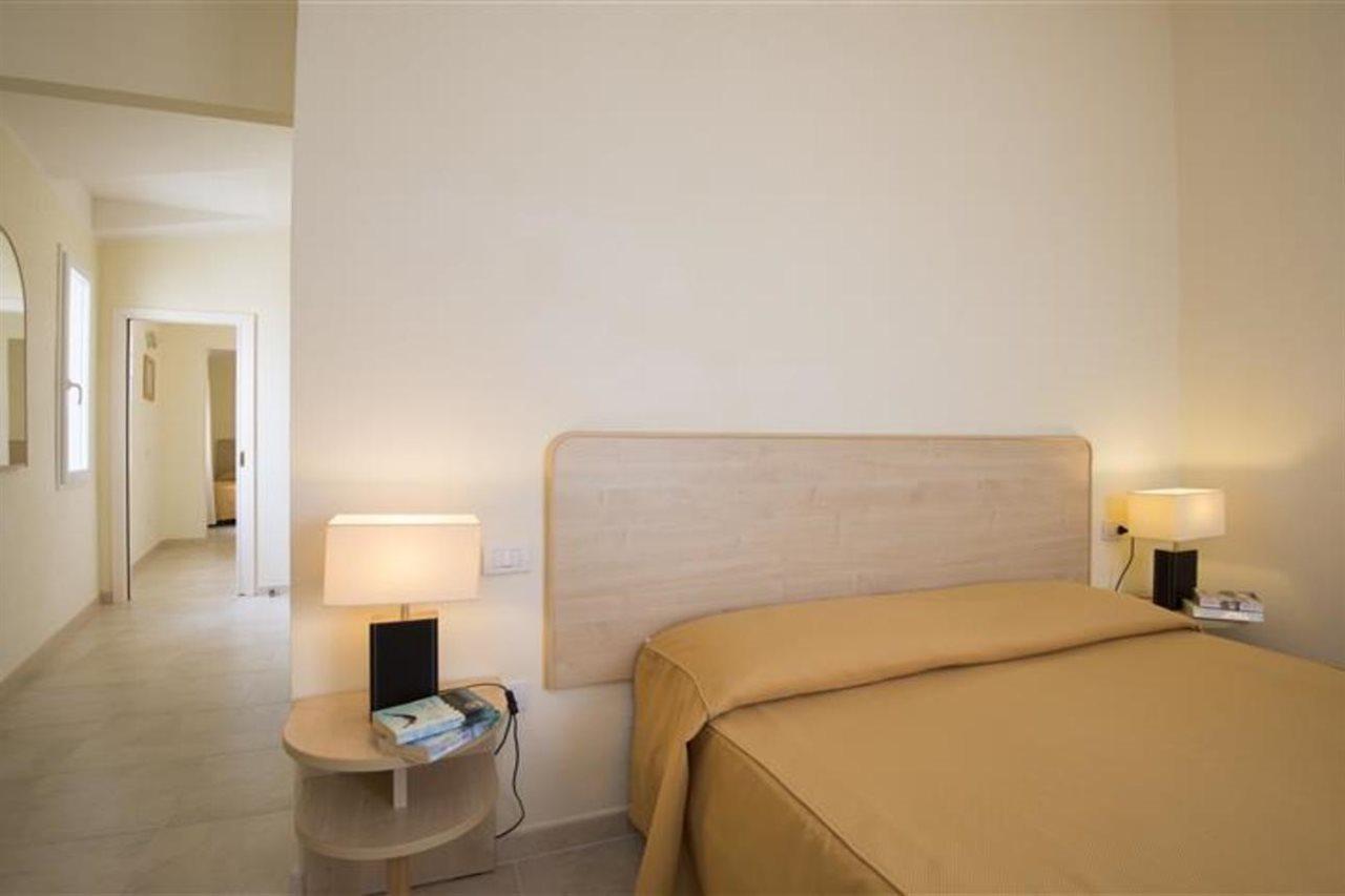 Hotel Corallo Isola Rossa Exterior photo